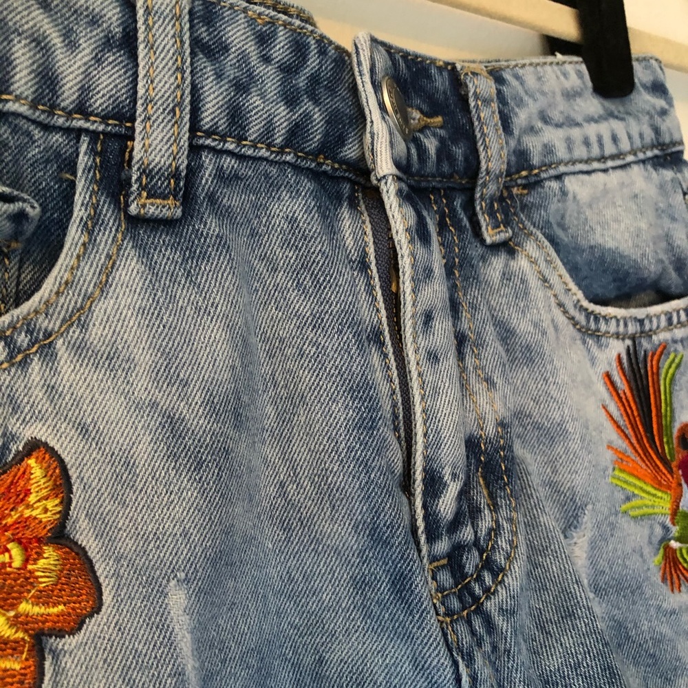 Q2 Embroidered Denim Shorts - Picture 3 of 12